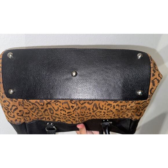 Gun Tote'n Mamas conceal carry Leopard Print Handbag - Picture 4 of 15